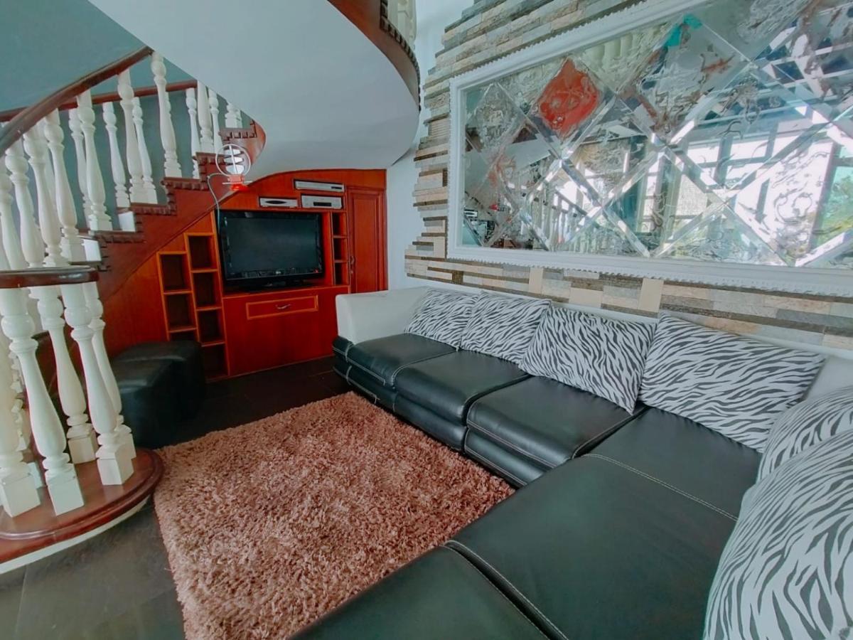 Villa Santika Puncak Pass Cimacan Buitenkant foto