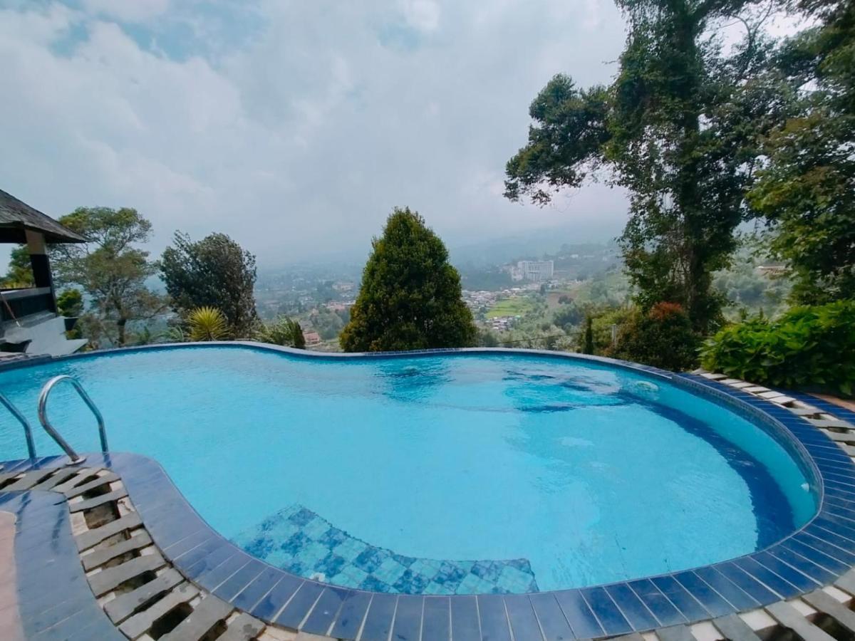 Villa Santika Puncak Pass Cimacan Buitenkant foto