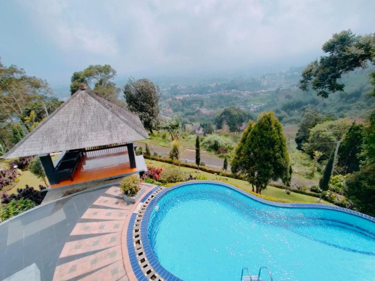 Villa Santika Puncak Pass Cimacan Buitenkant foto