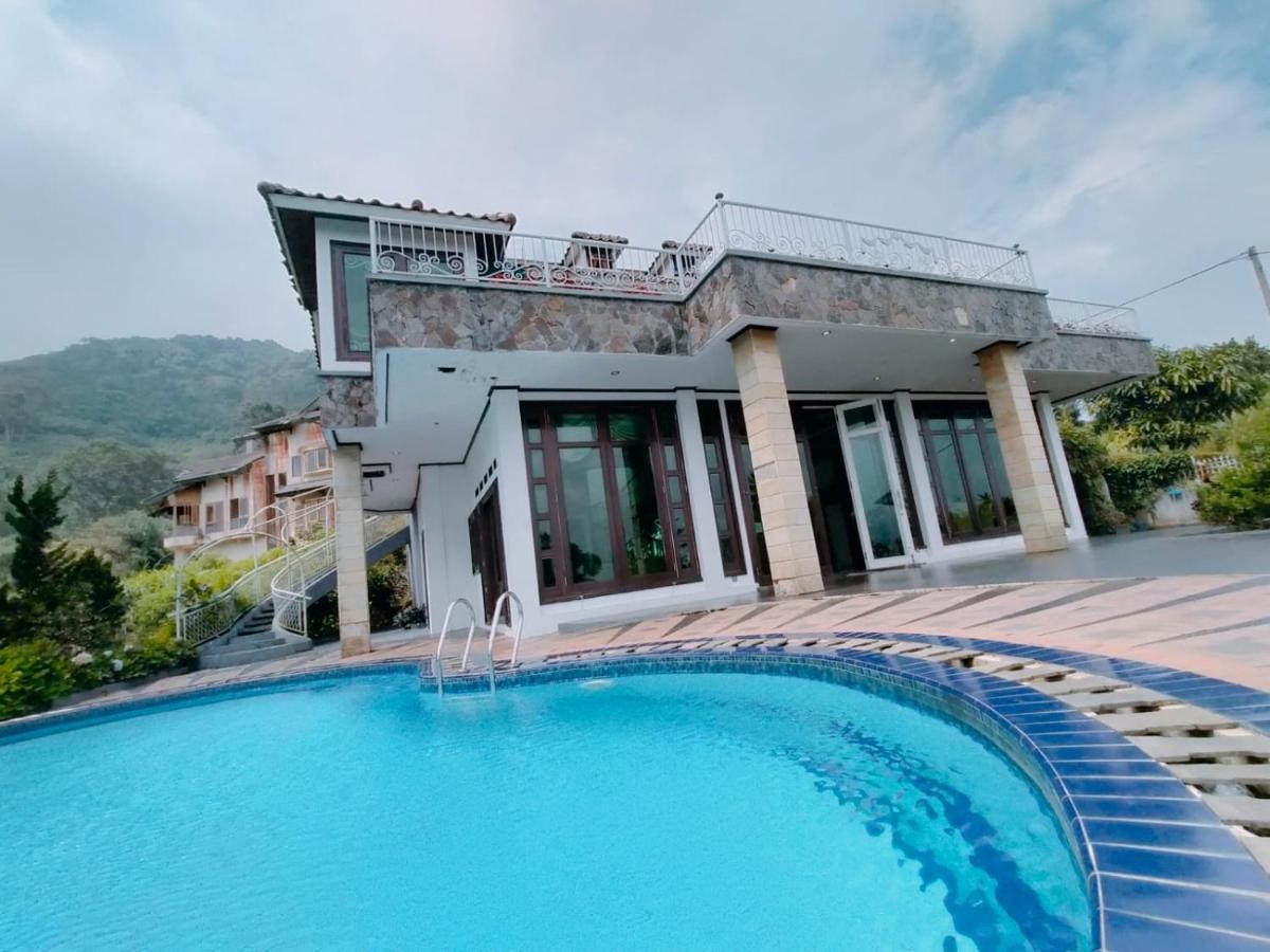 Villa Santika Puncak Pass Cimacan Buitenkant foto