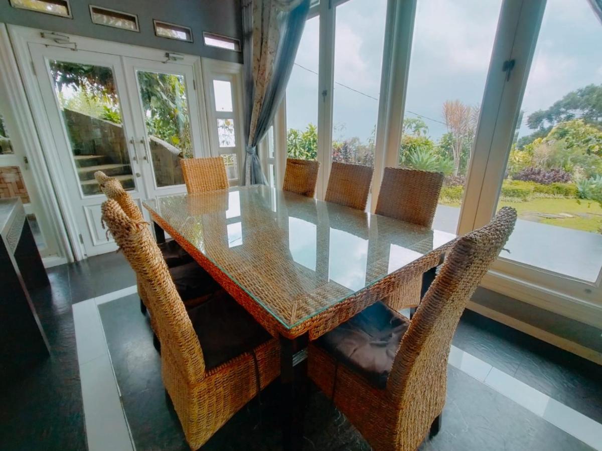 Villa Santika Puncak Pass Cimacan Buitenkant foto