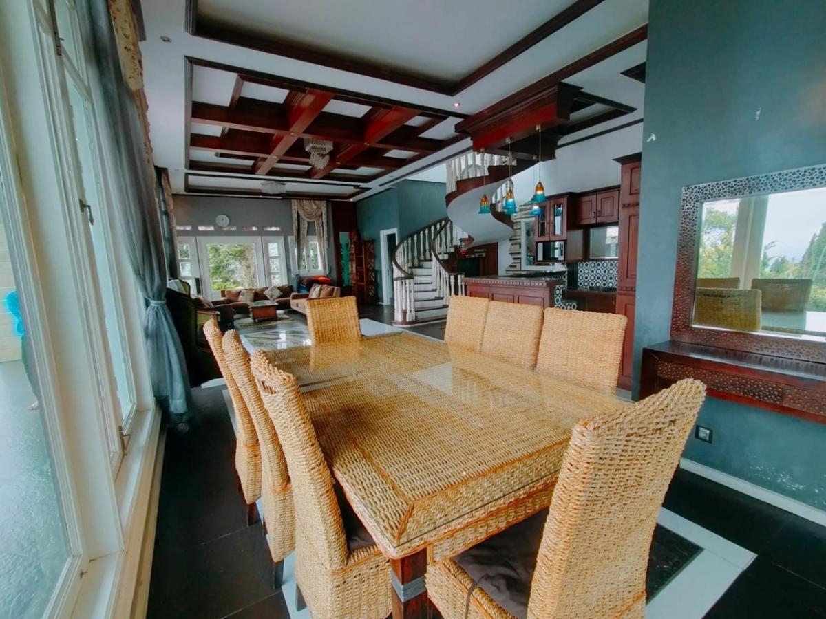 Villa Santika Puncak Pass Cimacan Buitenkant foto