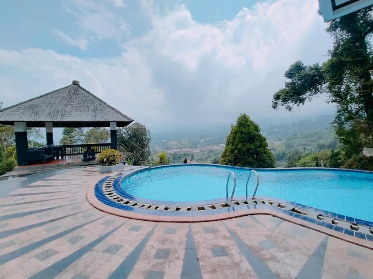 Villa Santika Puncak Pass Cimacan Buitenkant foto