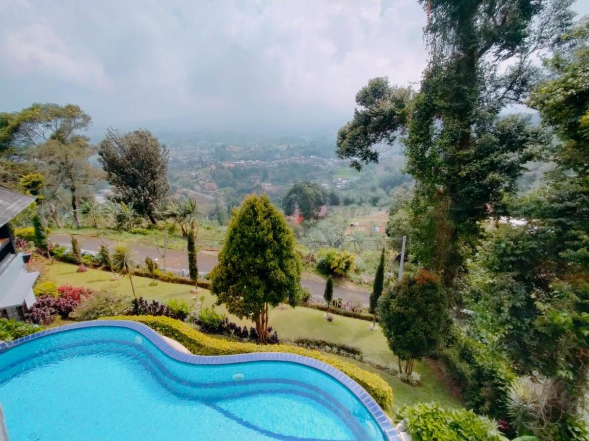 Villa Santika Puncak Pass Cimacan Buitenkant foto